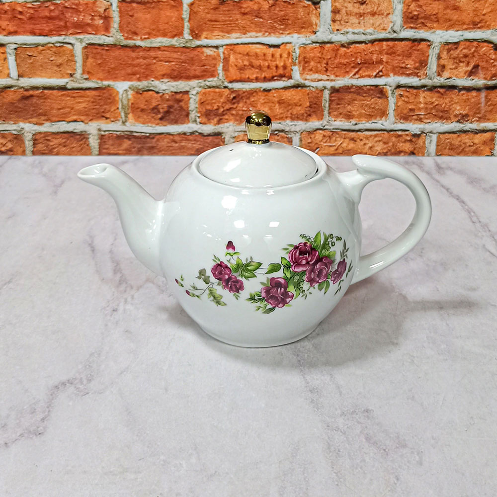 قوری 8نفره سفید طرح گلسرخ طلا دار چینی تقدیس