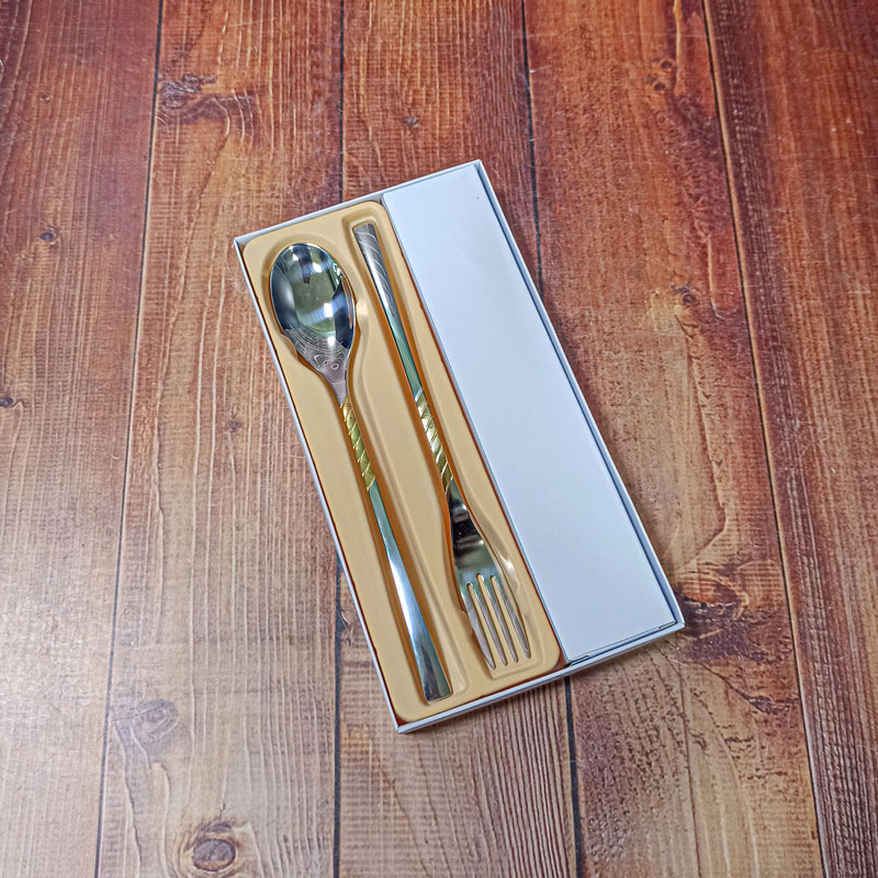 قاشق و چنگال غذاخوری جعبه ای سیلور طلایی کد4 کرکماز