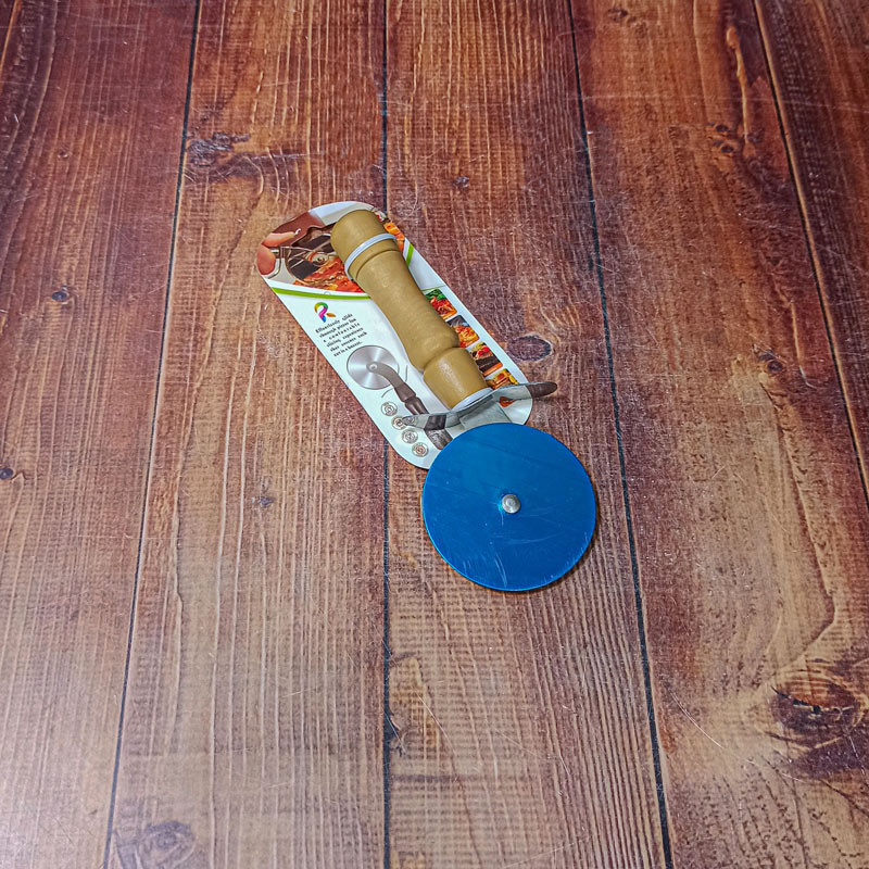 پیتزا بر دسته پلاستیکی